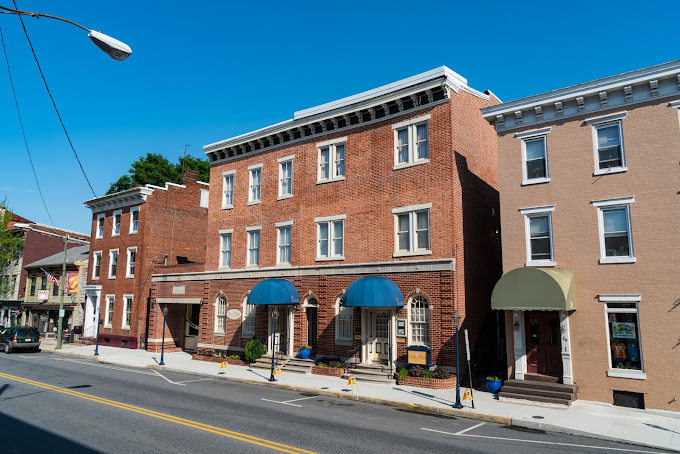 Myers-Buhrig Funeral Home & Crematory building in Mechanicsburg, Pennsylvania