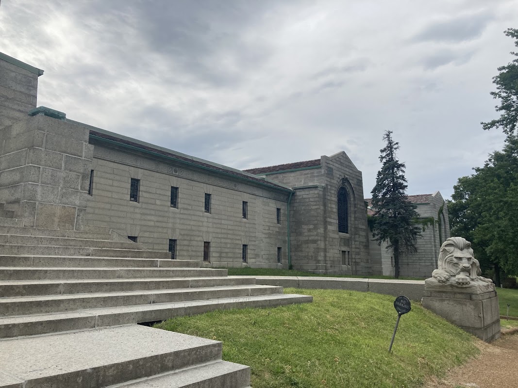 Oak Grove Funeral Home Mausoleum & Cemetery building in Saint Louis, Missouri