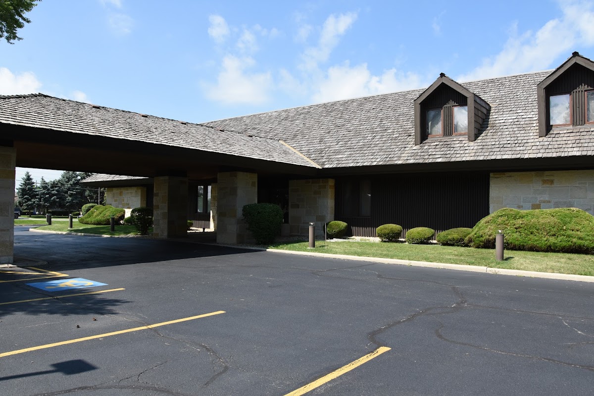 Oaks Funeral Home building in Itasca, Illinois