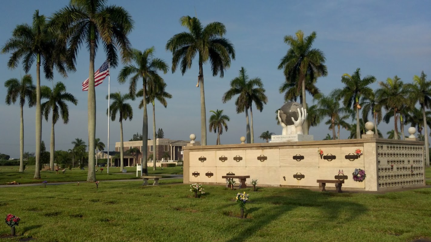 Palm Beach Memorial Funeral Home building in Lantana, Florida
