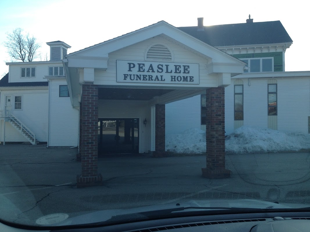 Peaslee Funeral Homes building in Farmington, New Hampshire
