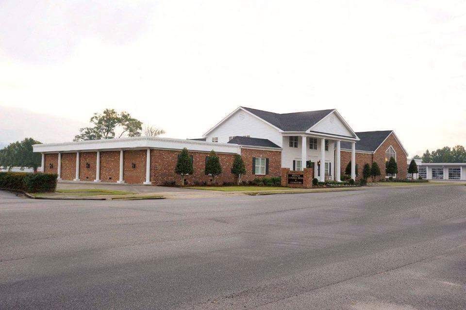 Peeples Funeral Home building in Chatsworth, Georgia