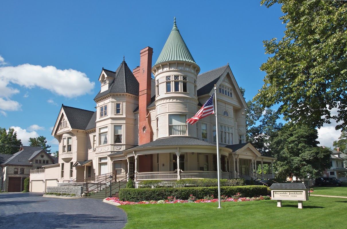 Reynolds Jonkhoff Funeral Home & Cremation Services building in Traverse City, Michigan