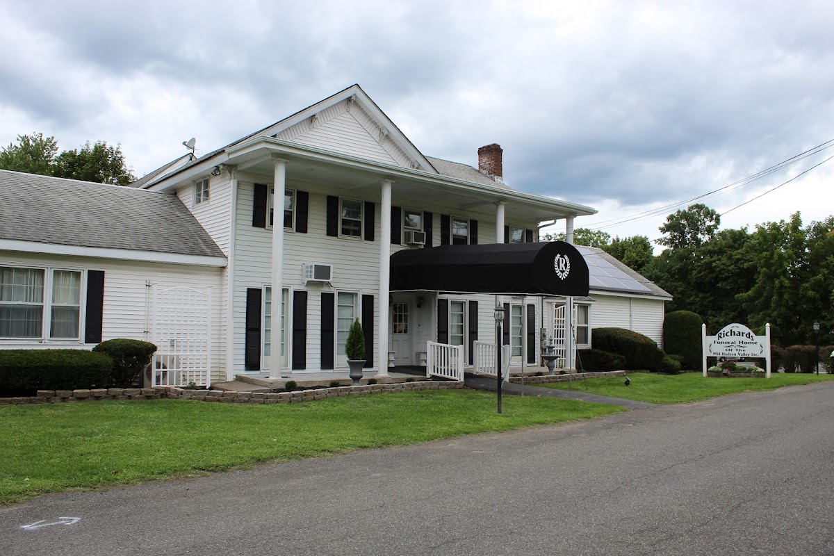 Richards Funeral Home Of Mid-Hudson Valley building in Cairo, New York