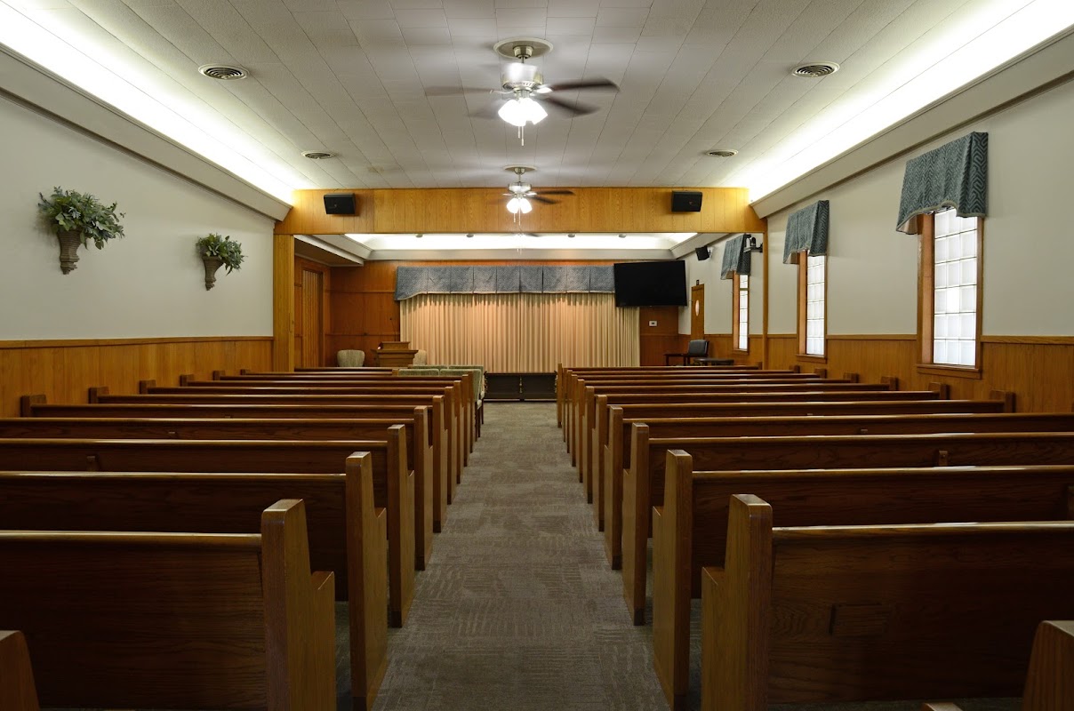 Ridgeway Funeral Home building in Paris, Tennessee