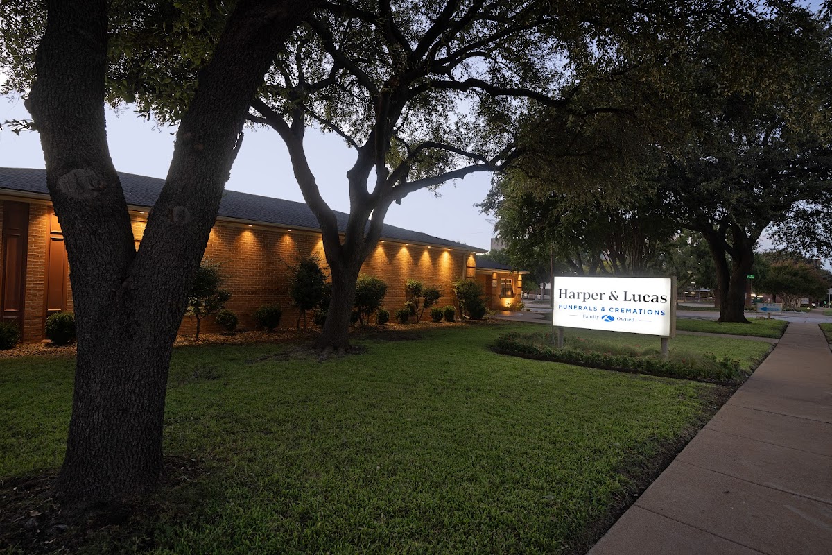 Robertson Mueller Harper Funeral Directors building in Fort Worth, Texas