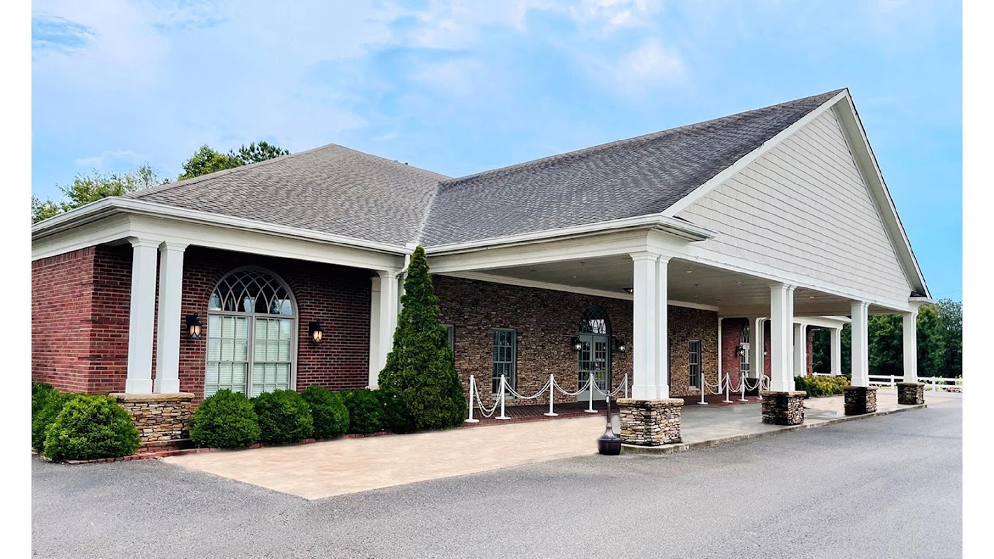Shackelford Funeral Directors of Wayne County building in Collinwood, Tennessee