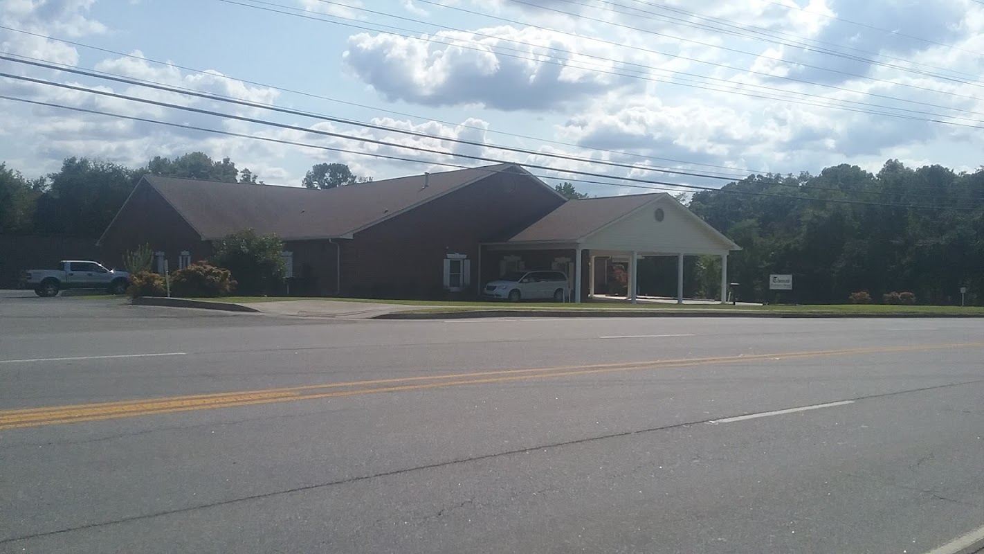Thomas Funeral Home building in Calhoun, Georgia