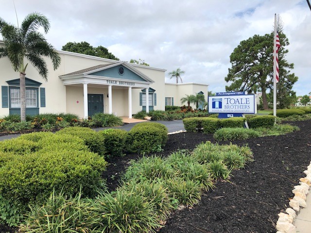 Toale Brothers Funeral Homes & Crematory - Bradenton Chapel building in Bradenton, Florida