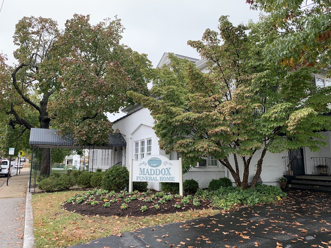 Turner Robertshaw Funeral Home building in Front Royal, Virginia