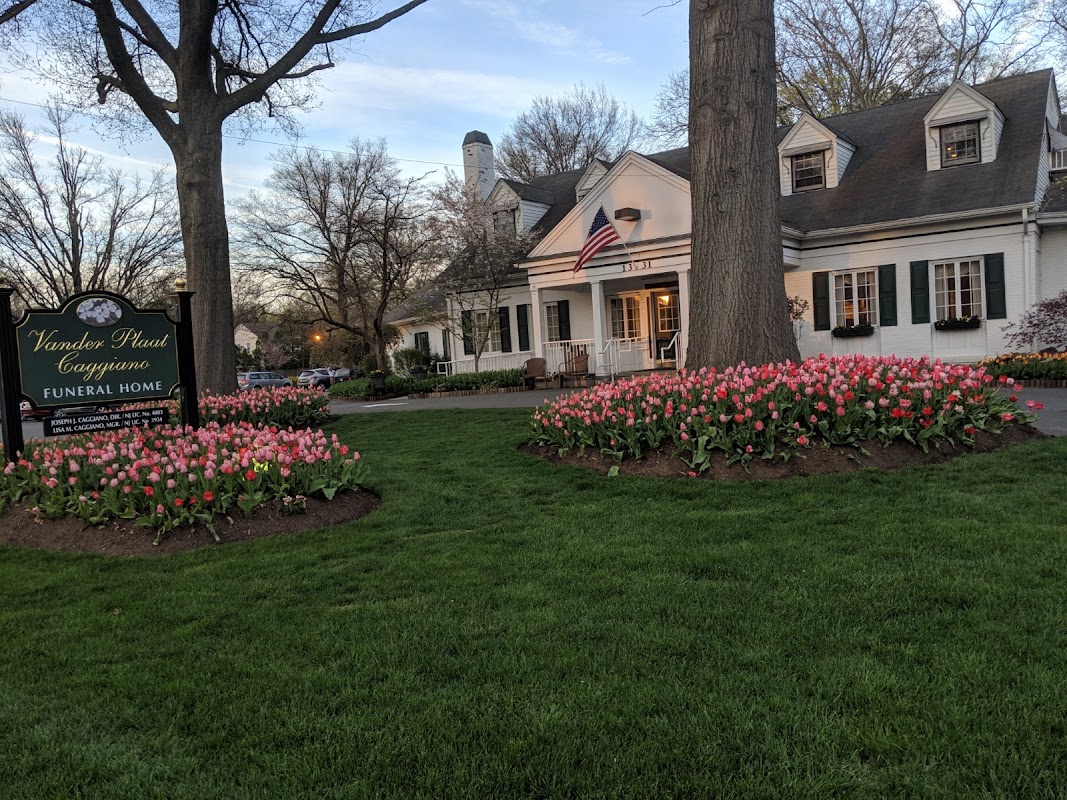 Vander Plaat Colonial Home building in Fair Lawn, New Jersey