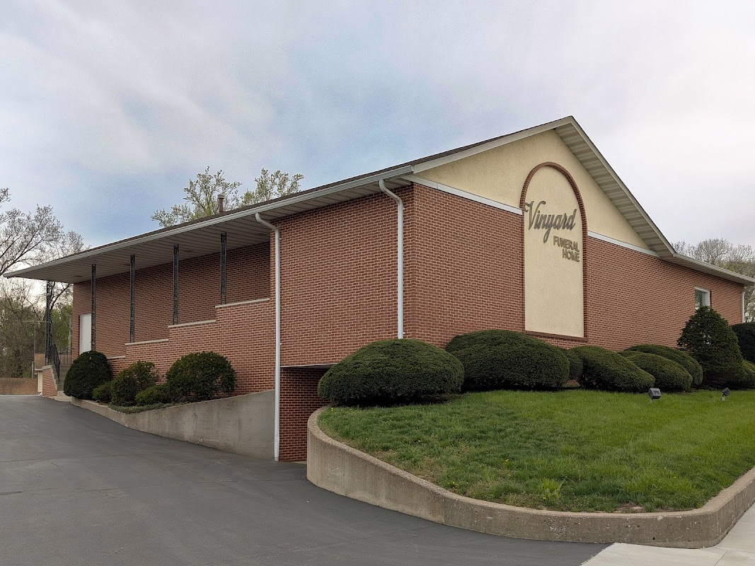 Vinyard Funeral Home building in Festus, Missouri