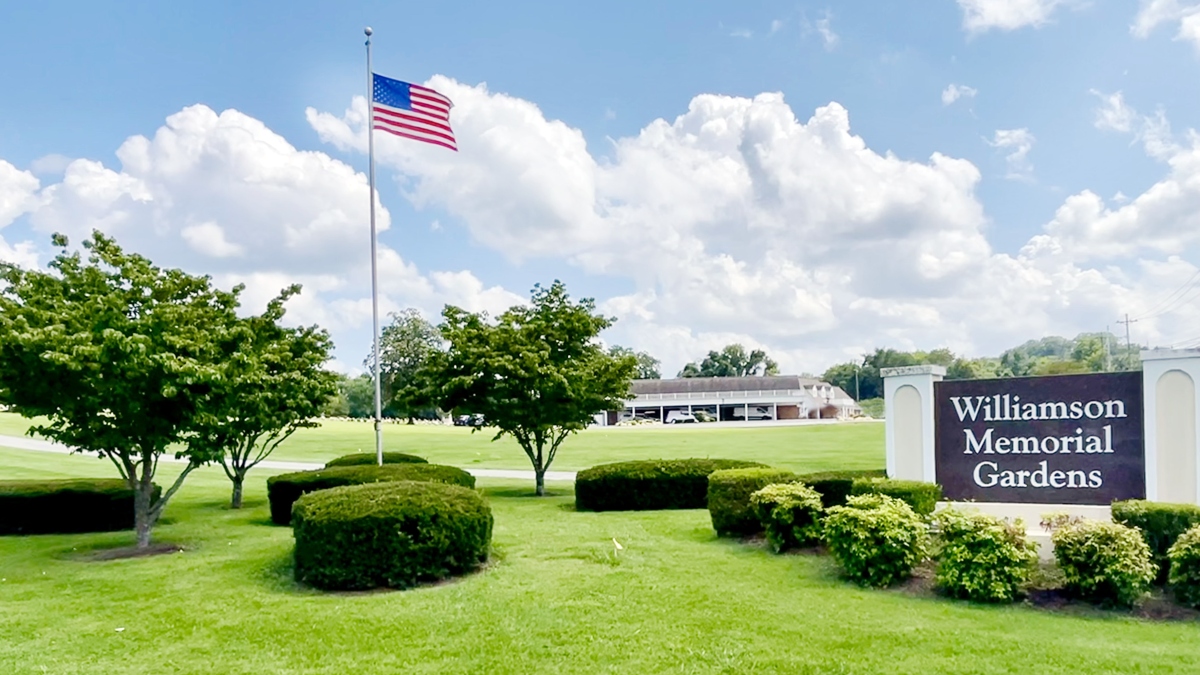 Williamson Memorial Funeral Home & Gardens building in Franklin, Tennessee