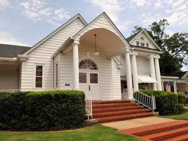 Wood Mortuary building in Greer, South Carolina